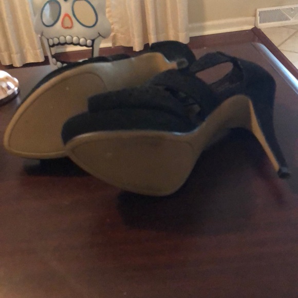 Heels - Picture 5 of 5